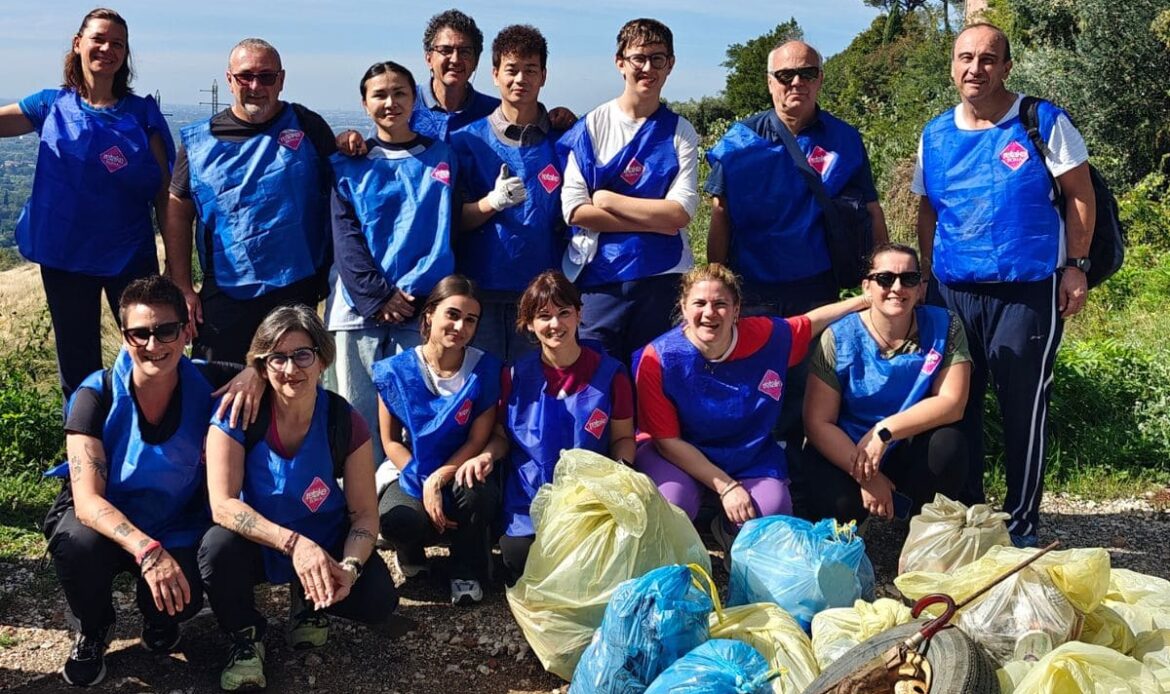 TIVOLI - Raccolti 150 chili di rifiuti lungo Strada di Pomata