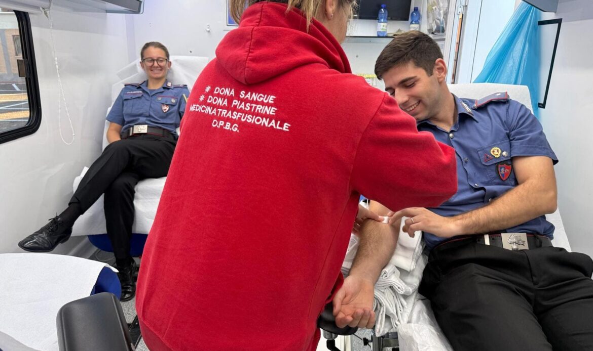 ROMA - I giovani ufficiali della Scuola Carabinieri donano sangue al