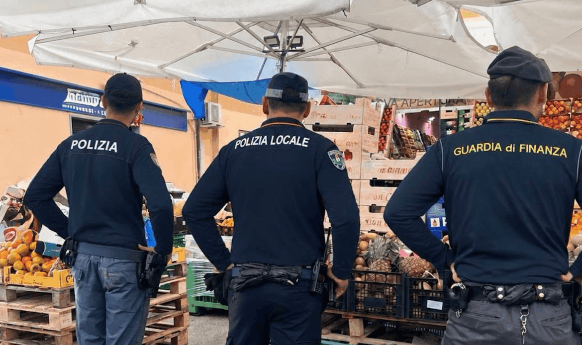 MONTEROTONDO - Blitz nella frutteria abusiva: sequestrate 3,5 tonnellate di ortofrutta