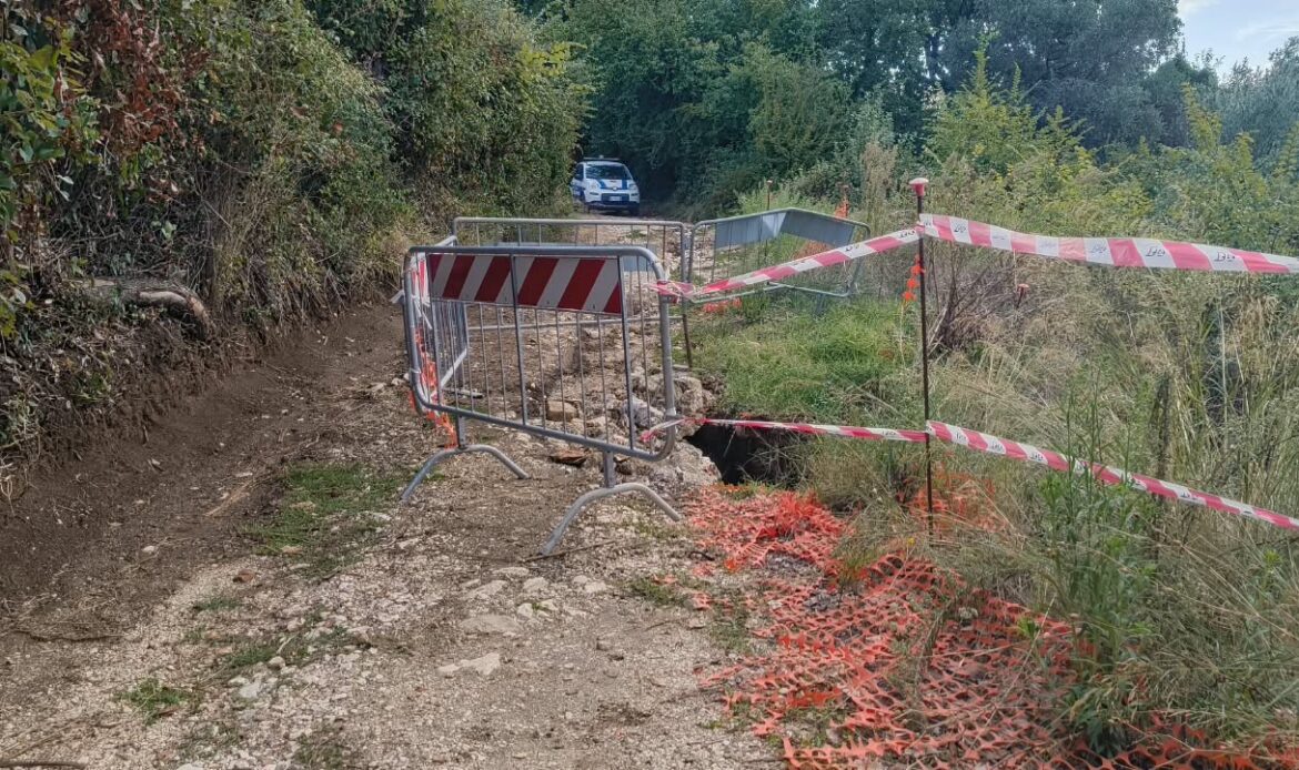 PALOMBARA SABINA - Frana a Stazzano Vecchio, strada chiusa