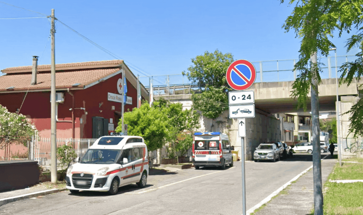 GUIDONIA - Sosta selvaggia davanti alla sede del 118: scattano i divieti